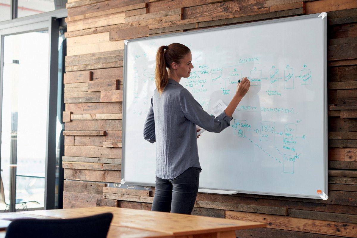 Nobo Premium Plus Widescreen Magnetisch Whiteboard Staal - Met Pennengoot - Inclusief Whiteboard Marker - 1220x690mm thumbnail 6