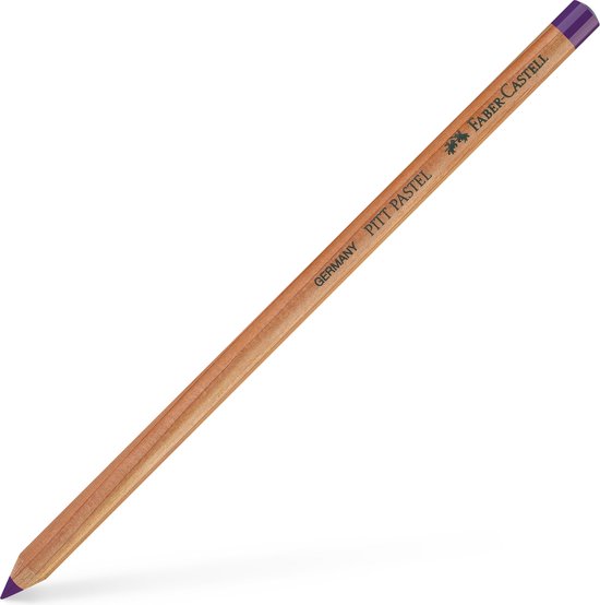 Een paars Faber-Castell Pitt pastel potlood met een houten omhulsel, diagonaal geplaatst.