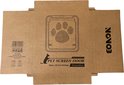 Kartonnen verpakking van een "PET SCREEN DOOR" met pootafdruk-logo. "NOVOB" merknaam vermeld.