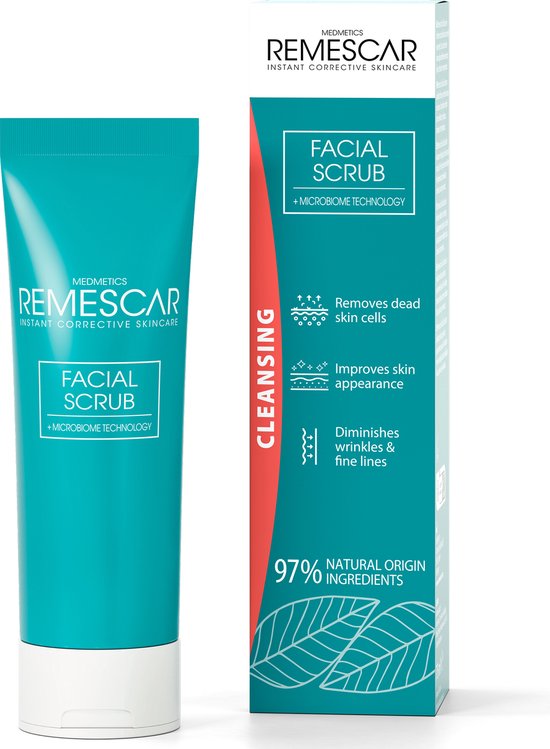 Tube en doosje van Remescar Facial Scrub, met de tekst "Cleansing", "Removes dead skin cells" en "97% Natural Origin Ingredients".