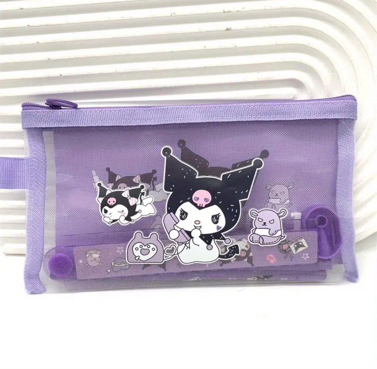 Gey odamning eshagidagi ulkan siki