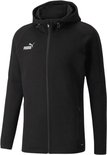 Zwarte Puma hoodie met witte opdruk op de borst en rits, recht van voren gefotografeerd.