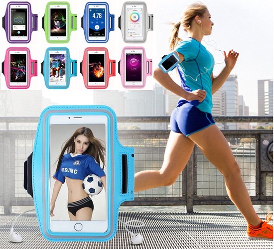 Multicolore sportarmbanden voor telefoons met rits en oortelefoongat, met een vrouw die rent met een blauwe sportarmband.
