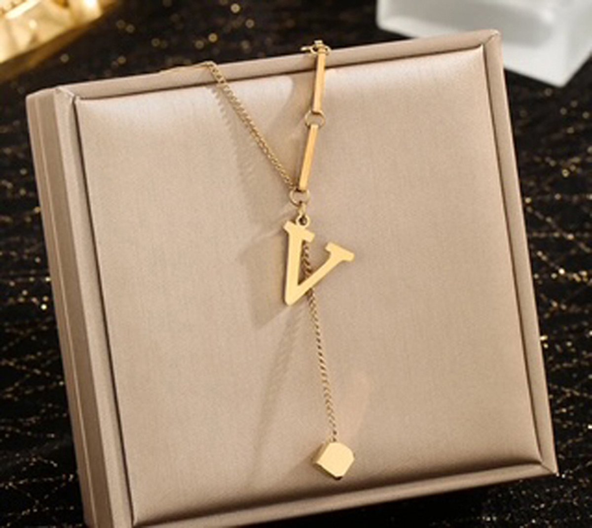 JP Family Jewelry - Luxe Halsketting - Dubbel Verguld RVS, Lengte 40+5 cm - Letter V