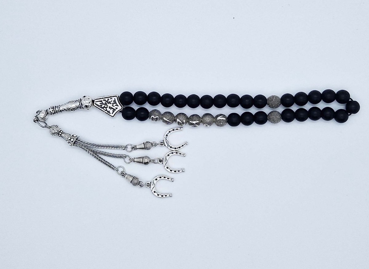 Handgemaakte naam tasbih 33 Kralen Natuursteen “Mat zwart onyx” - met metaal tassel “Hoefijzer"- Met je naam of de naam van uw geliefde- 8 mm diameter van de korrel