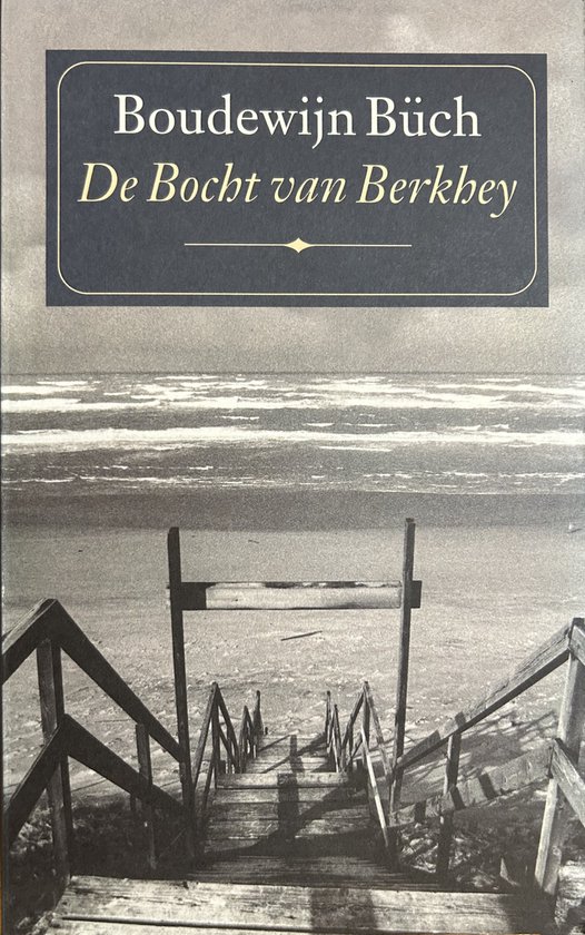 Boek 'De Bocht van Berkhey' met een foto van een houten trap naar het strand.