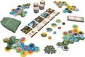 Zes verschillende hex-tegels, kaartjes met dieren, spelcomponenten en een scorebord op een witte achtergrond.