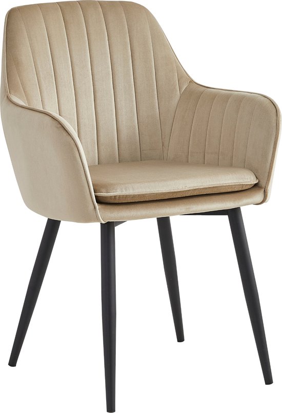 Chaise de salle à manger en velours beige avec accoudoirs et côtes verticales, assise sur des pieds noirs.