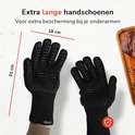 Zwarte, extra lange handschoenen (31 cm) met siliconen noppenpatroon voor extra grip.