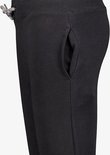 Detail van de steekzak van een zwarte joggingbroek