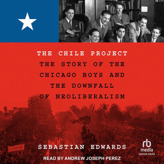 Boekcover met de titel 'The Chile Project', een blauwe vlag met een witte ster, mannen in pak en een menigte.