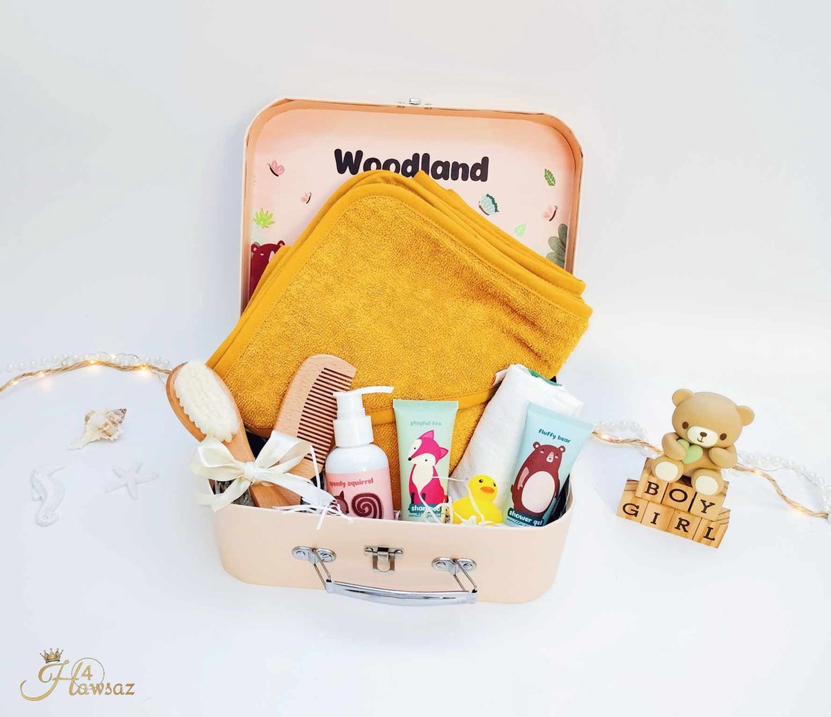 Goedkoopste Kraamcadeauset 9 stuks - Hawsaz.nl cadeau - Gepersonaliseerd cadeau - Verzorgingset - Babygeschenksets - Geboortecadeau - Babyverzorging - Baby koffertje - Baby Kam borstel - Badcape - Genderneutraal - Kraamcadeaus voor jongen en meisje - Babypakket