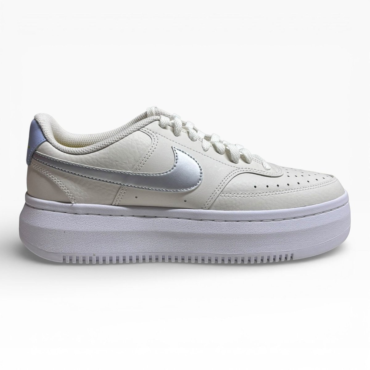 W Nike Court Vision ALTA Sneakers Dames Wit