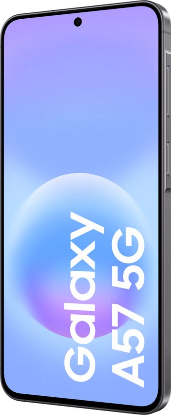 Voorkant van een grijze Samsung Galaxy A57 5G smartphone met een paarse en blauwe achtergrond.