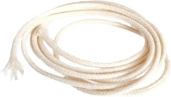 Een opgerolde, crème kleurige olielamp lont, 2mm dik.