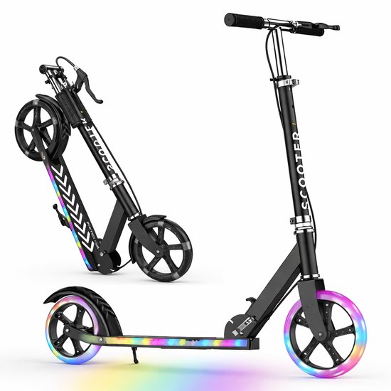 Zwarte opvouwbare step met verlichte wielen en verlichte voetplank.
