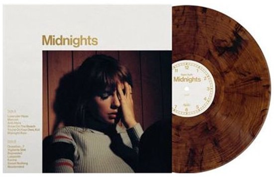 Taylor Swift Midnights albumhoes met bruin gespikkeld vinyl op de voorgrond.
