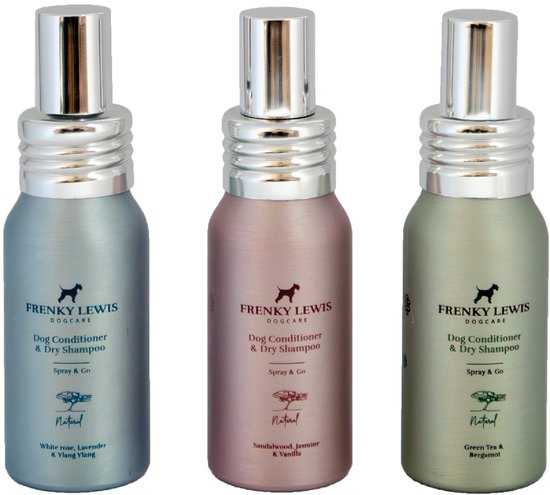 Drie flesjes Dog Conditioner & Dry Shampoo Spray & Go: blauw, roze en groen, met verschillende geuren.