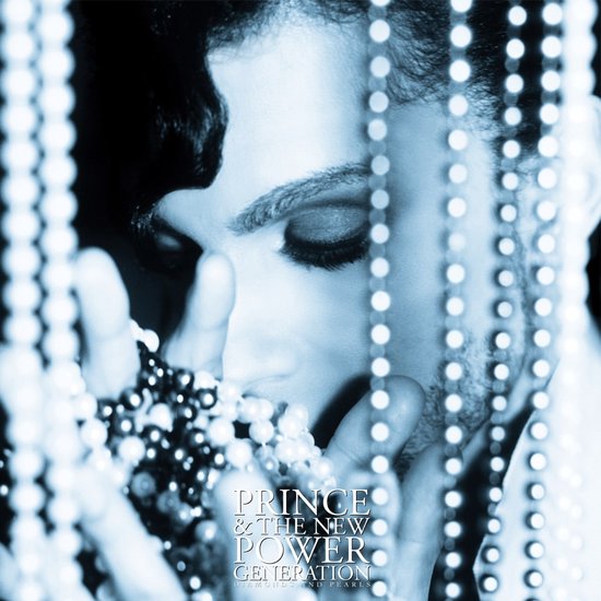 Close-up van Prince met parels, Diamonds and Pearls albumhoes.