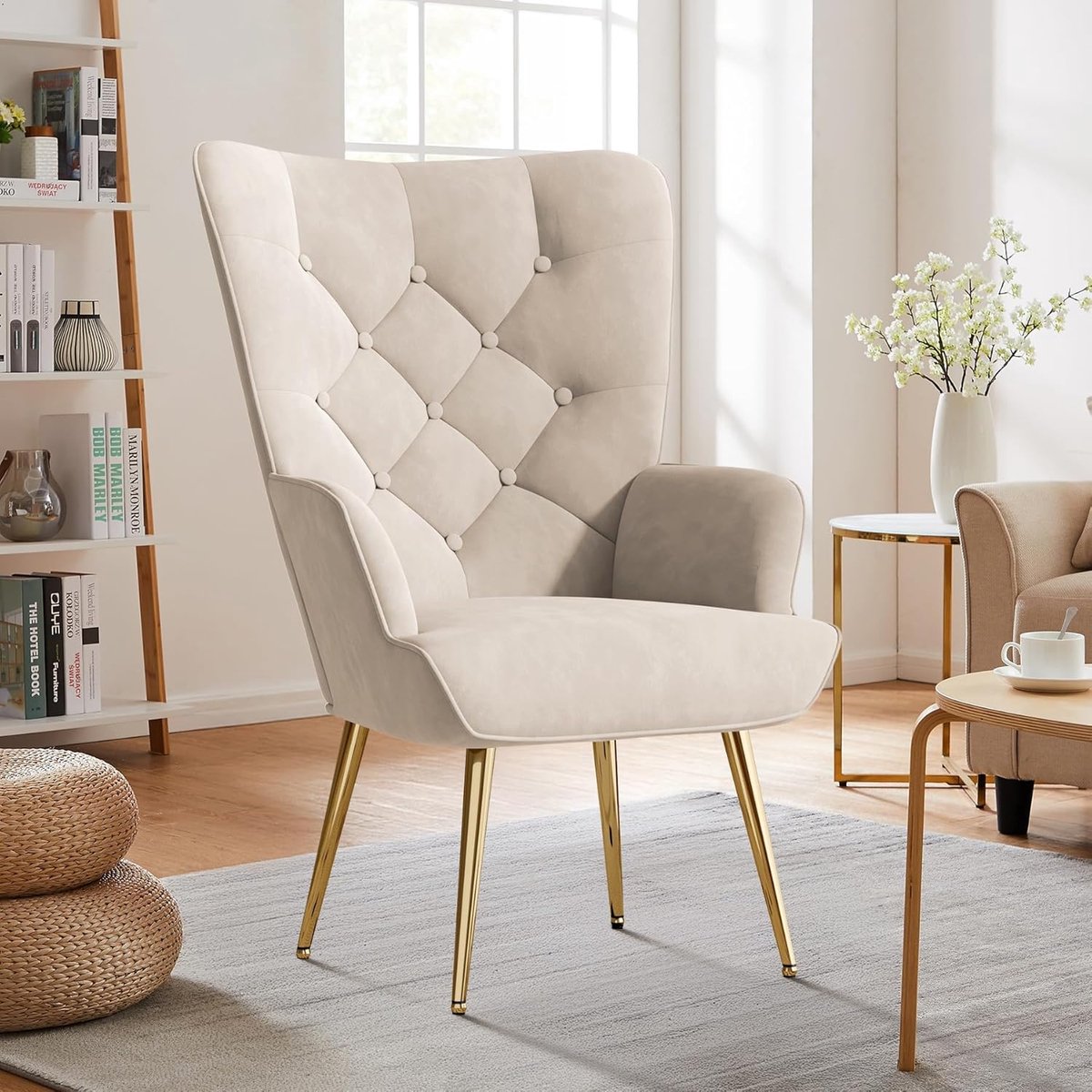 Fauteuil Woonkamer 50x50x92 cm – Luxe Fluwelen Relaxstoel met Gouden Metalen Poten – Ergonomische Loungestoel tot 150 kg – Beige – Zonder Hocker – NoviHome