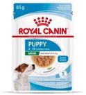 Zakje Royal Canin Puppy Mini natvoer, 85 g, met een puppy die omhoog kijkt.
