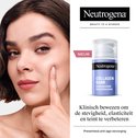 Model die met haar vinger op haar wang drukt. Merklogo Neutrogena. Nieuwe crème: Collagen Bank hydraterende gezichtscrème. Klinisch bewezen.