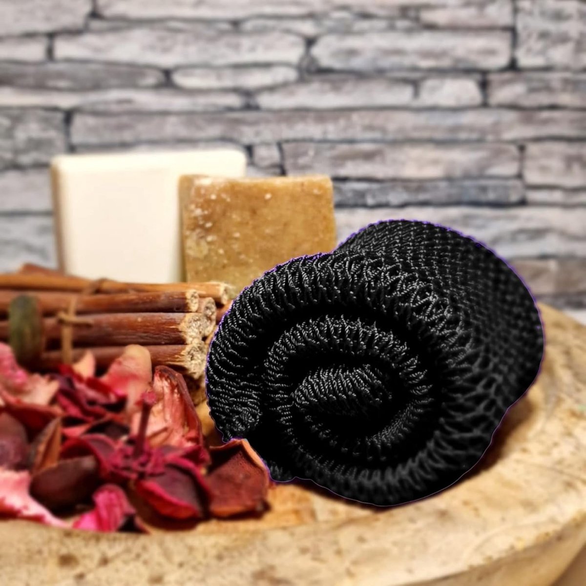 Famanu – Netspons voor exfoliëren en rijk schuimen, extra large formaat, geschikt voor douche en bad, zwart