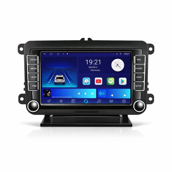 Autosysteem met touchscreen, radioknoppen, en navigatie met een auto-icoon op het scherm.