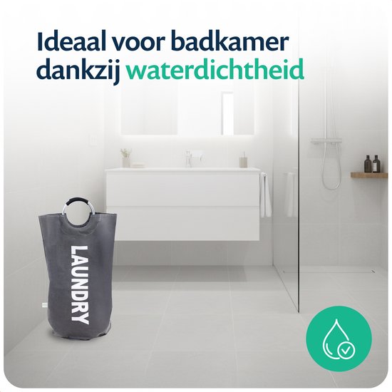 Donkergrijze wasmand met "LAUNDRY" opdruk in een badkamer, ideaal dankzij waterdichtheid.