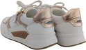 Achterkant van witte sneakers met roze en gouden accenten, met 'rollings' logo.