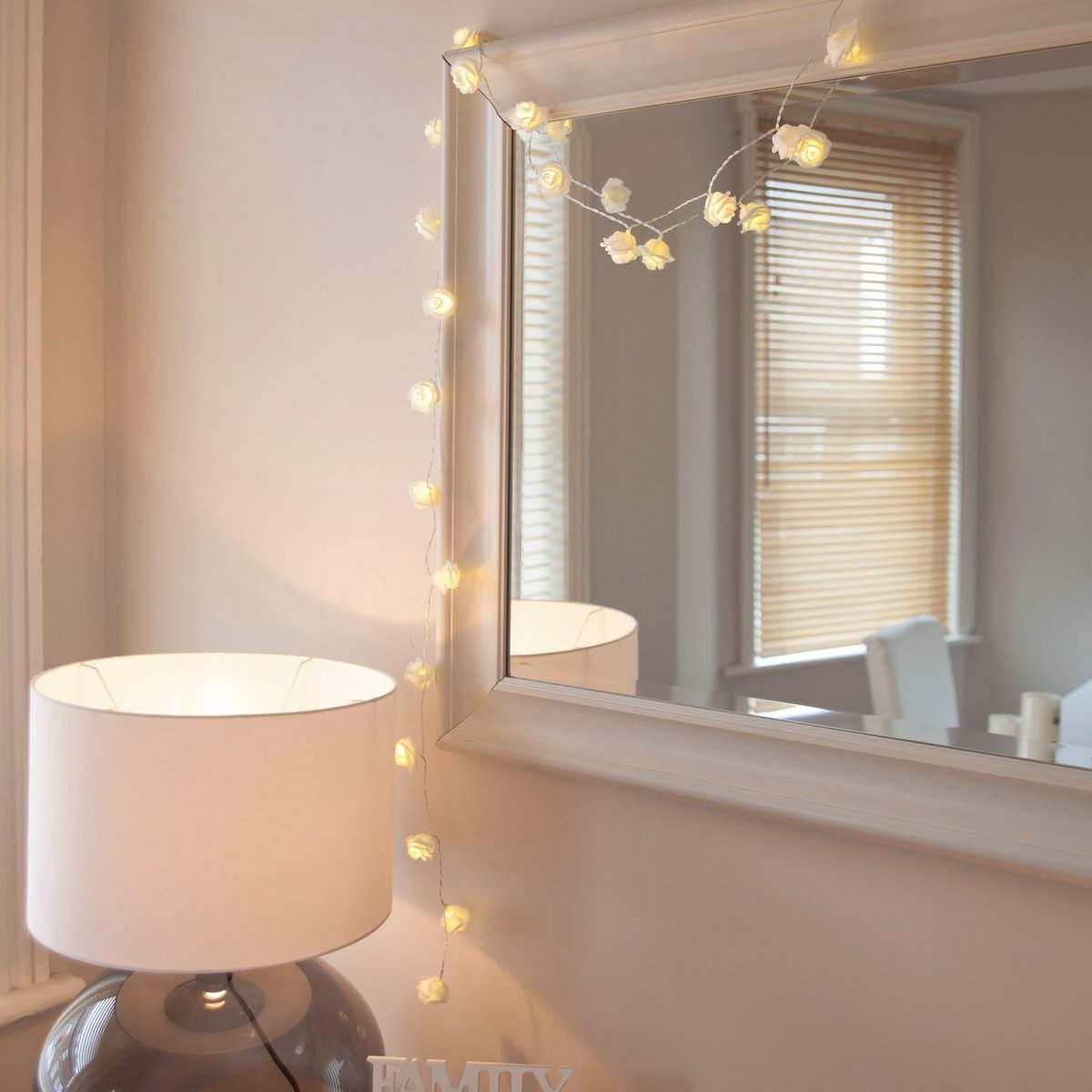 Sfeervolle LED-lichtsnoer met 30 Witte Rozen, Warm Wit Licht — cadeau in Wonen & Interieur - foto 5