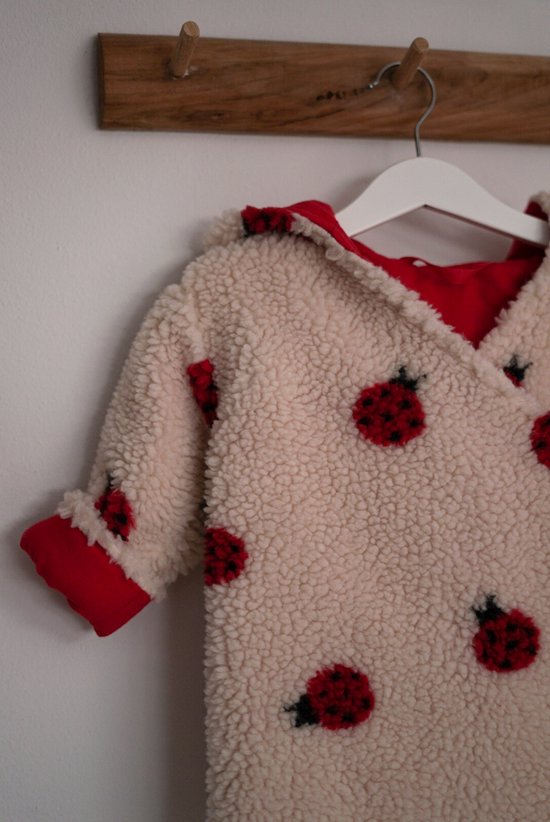 Baby-badjasje-beige met lieveheersbeestjes-maat 80-handgemaakt-(Sweet baby Bedstraw) — afbeelding 2