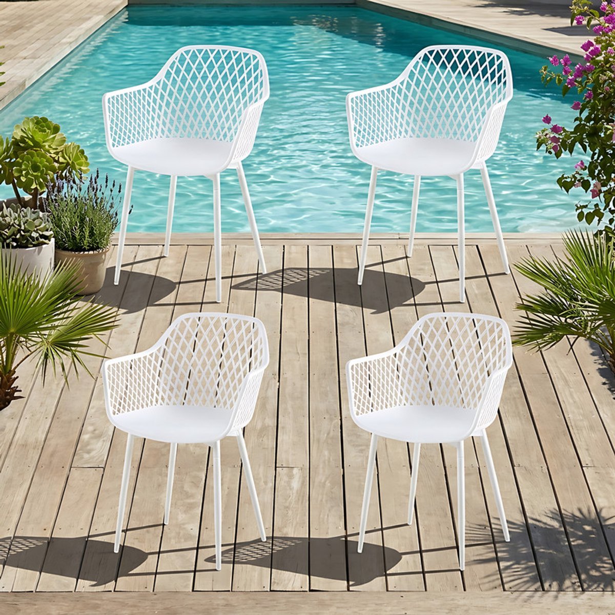 EGGREE Tuinstoelen voor buiten - set van 4 - kunststof stoelen met armleuningen en metalen poten - tuinstoelen voor buiten voor het terras - balkon - eetkamer en woonkamer - rugleuning met opengewerkt ontwerp - wit