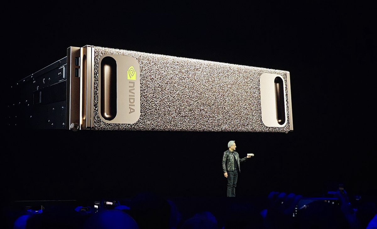 NVIDIA DGX Spark Founders Edition – Compact AI Supercomputer on Your Desk - 4TB - 128GB RAM - Nvidia Grace GB10 - DGX OS thumbnail 2
