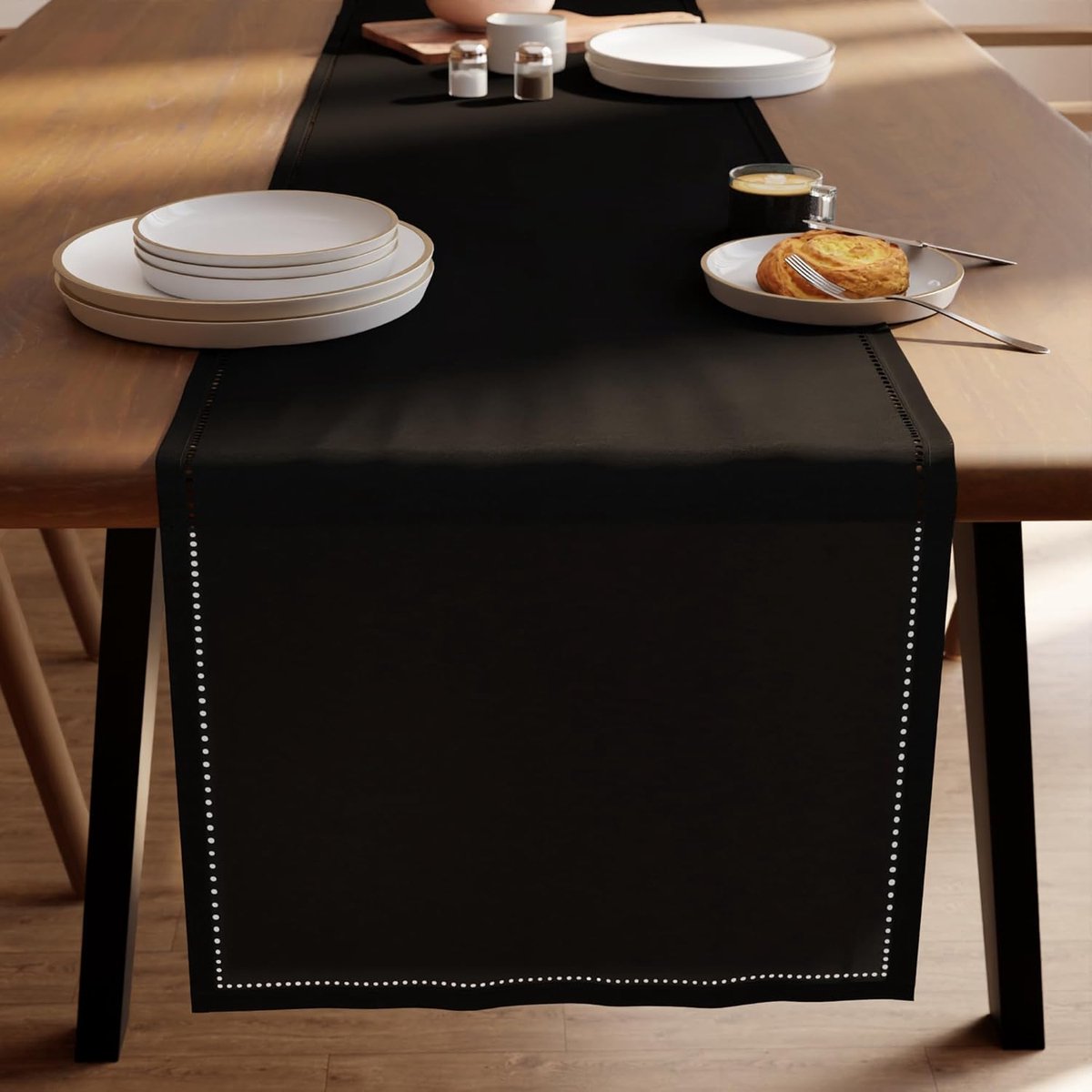 Tafelloper Katoen - Loper Tafel - Eettafel Decoratie - Geborduurd Design - 32 x 230 cm - Zwart