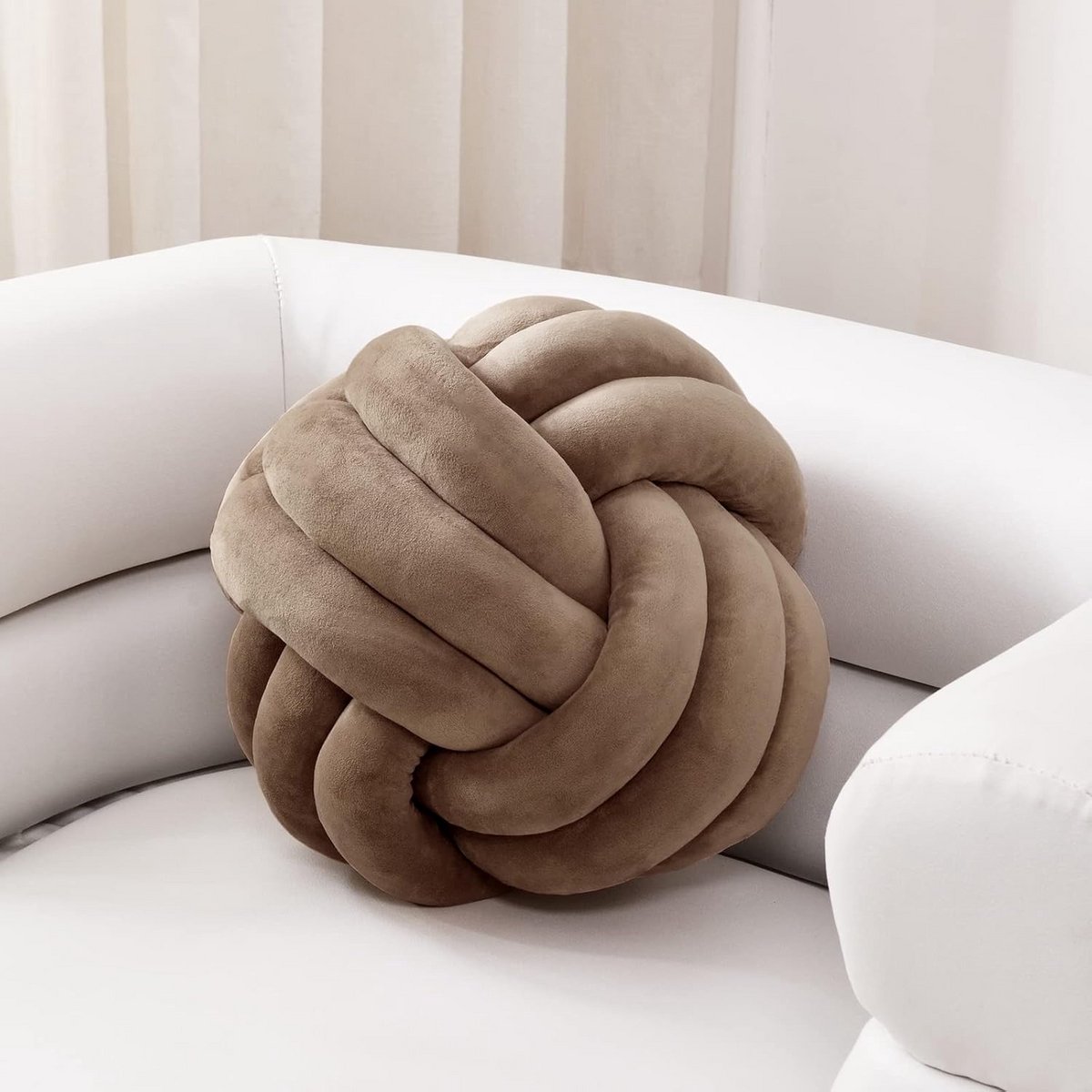 Zacht Bolkussen met Knopen - Rond Pluche Sierkussen voor Woondecoratie (34,7 cm, Bruin)