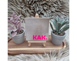 Robuust Wenstegeltje “KAK.” – 10X10CM – Humoristisch Cadeau – Trendy nu – Wanddecoratie – Cadeau voor Nieuwe Woning, Housewarming of voor vriend(in) – Sfeervol en Persoonlijk – Zomaar - Wc decoratie – Decoratief Tegeltje met Standaard – Cadeau Idee