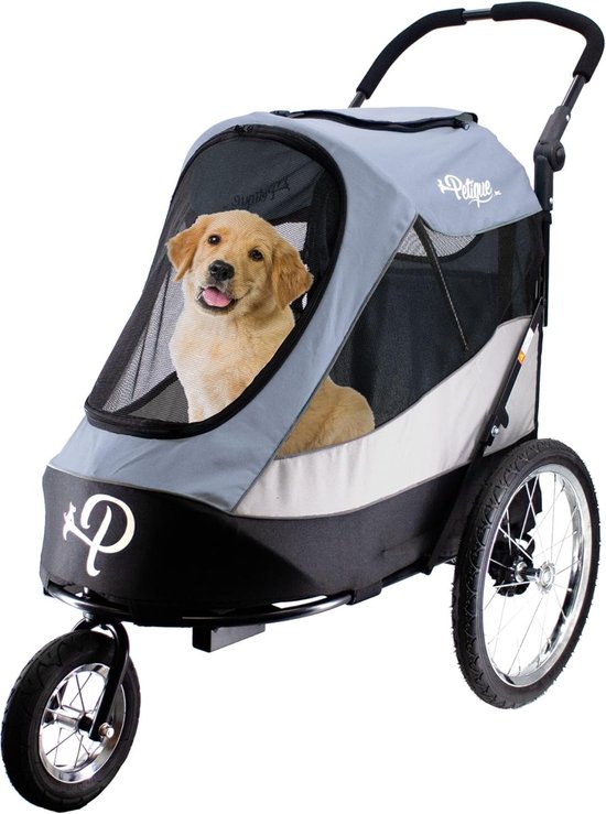 Blauwe hondenbuggy met een gouden retriever puppy binnenin.