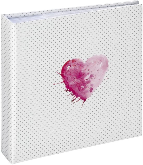 Lichtgrijs album met stippenpatroon en roze aquarel hart op de voorkant.