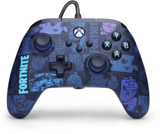Gezichtspunt van de PowerA Advantage bedrade controller met een blauw en paars Fortnite thema. De controller heeft een patroon van cartoonachtige Fortnite karakters.