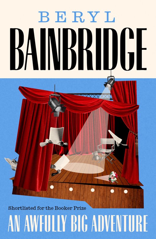 Boekomslag: Een podium met rode gordijnen, regisseursstoelen en spotlights. "BERYL BAINBRIDGE AN AWFULLY BIG ADVENTURE".