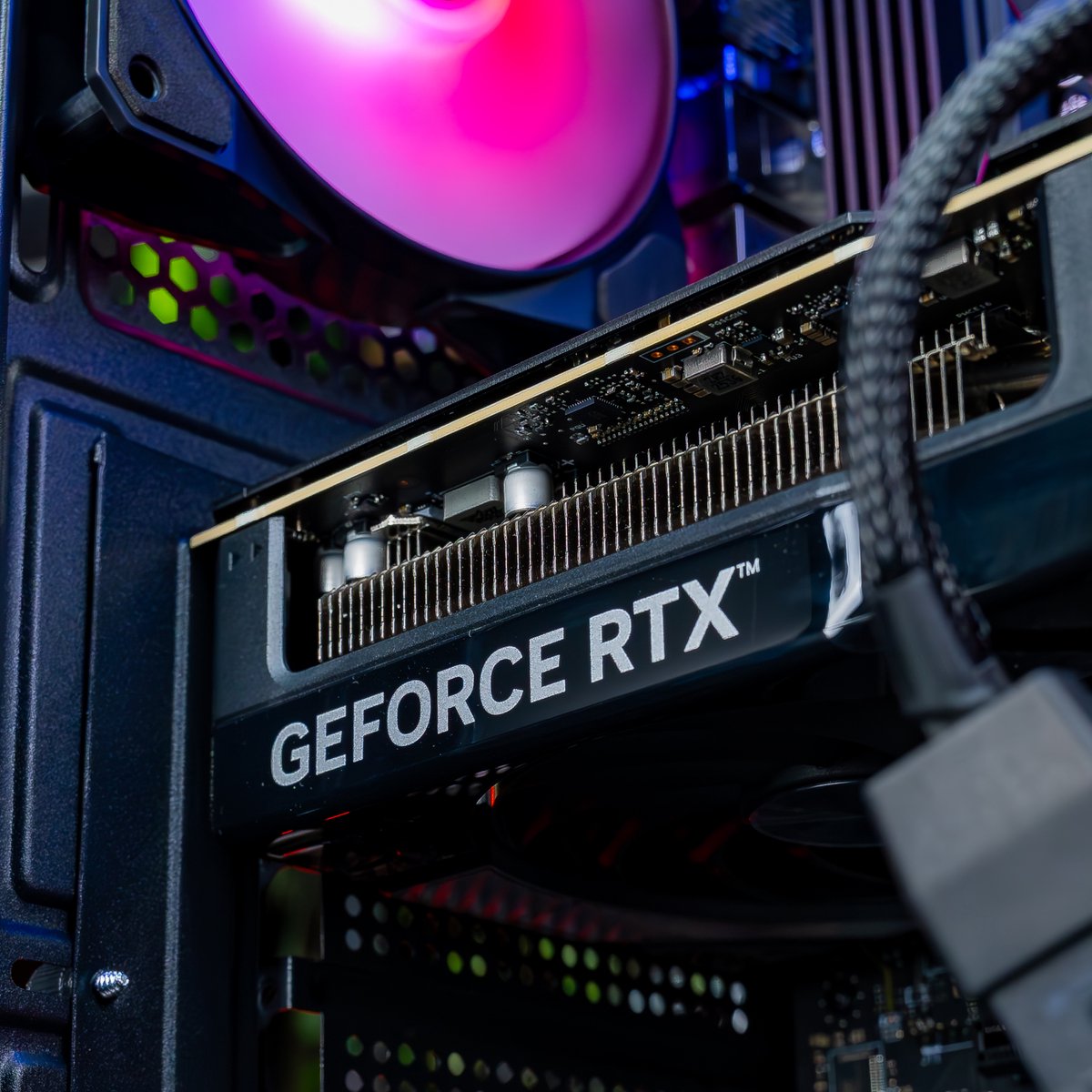 FlowUP Fighter 2 - Gaming PC - Ryzen 7 5700X - NVIDIA RTX 5070 - 32GB - 1TB - Waterkoeling — cadeau in Elektronica - foto 5