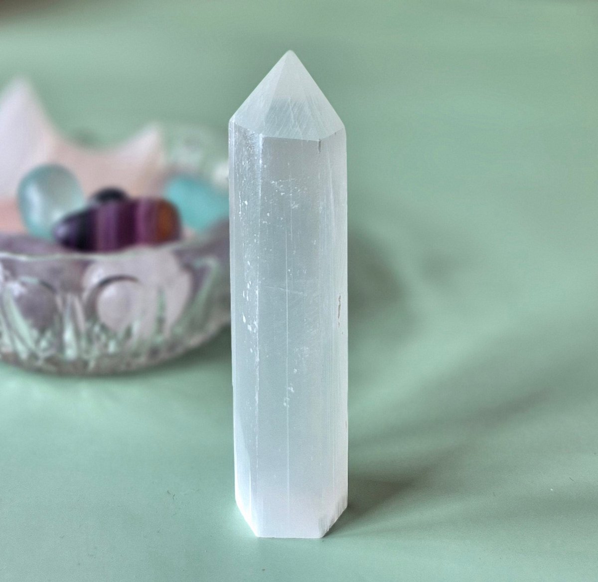Moonlight Gemstones Seleniet Obelisk Toren - 8-10 cm Hoog wit