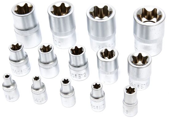14 zilverkleurige inwendige torx doppen, geordend op formaat, op witte achtergrond.