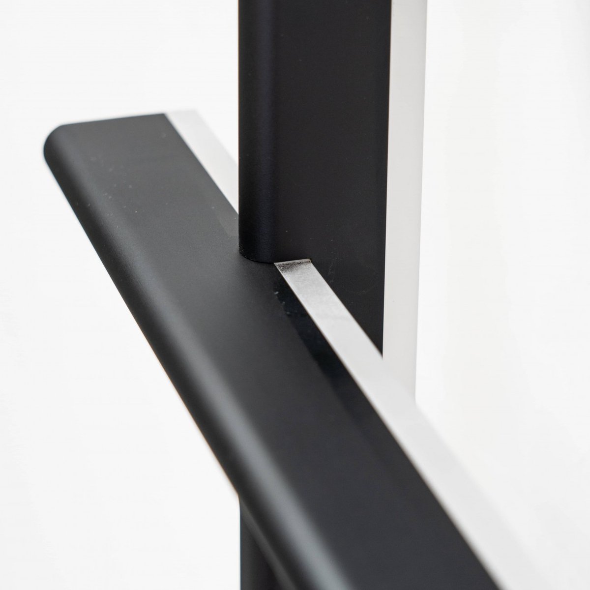 Kosilum - Taranto - Wandlamp - Zwart - Metaal en aluminium