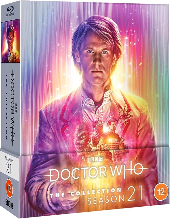 Gesloten Blu-ray boxset van Doctor Who, seizoen 21, met een afbeelding van Colin Baker en tekst. Met 'Doctor Who The Collection Season 21' en '12'.