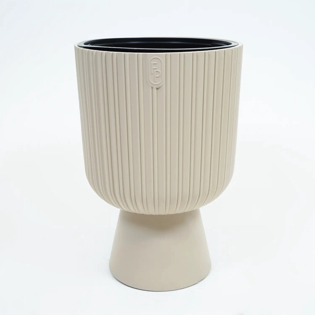 Vita bloempot Mika op voet 40 beige + voor binnen en buitenhuis + uv / vorstbestendig + binnenpot met handvaten