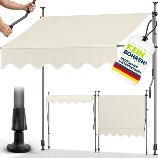 Crèmekleurige luifel met luifelrand. Handzwengel, robuuste stalen stangen en een standaard. Product uit Duitsland.