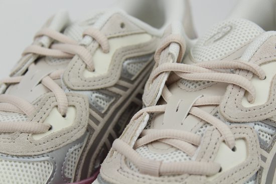 Chaussures pour femmes ASICS Gel-NYC - Unisexe - Crème Minérale Beige Pink - Taille 44,5