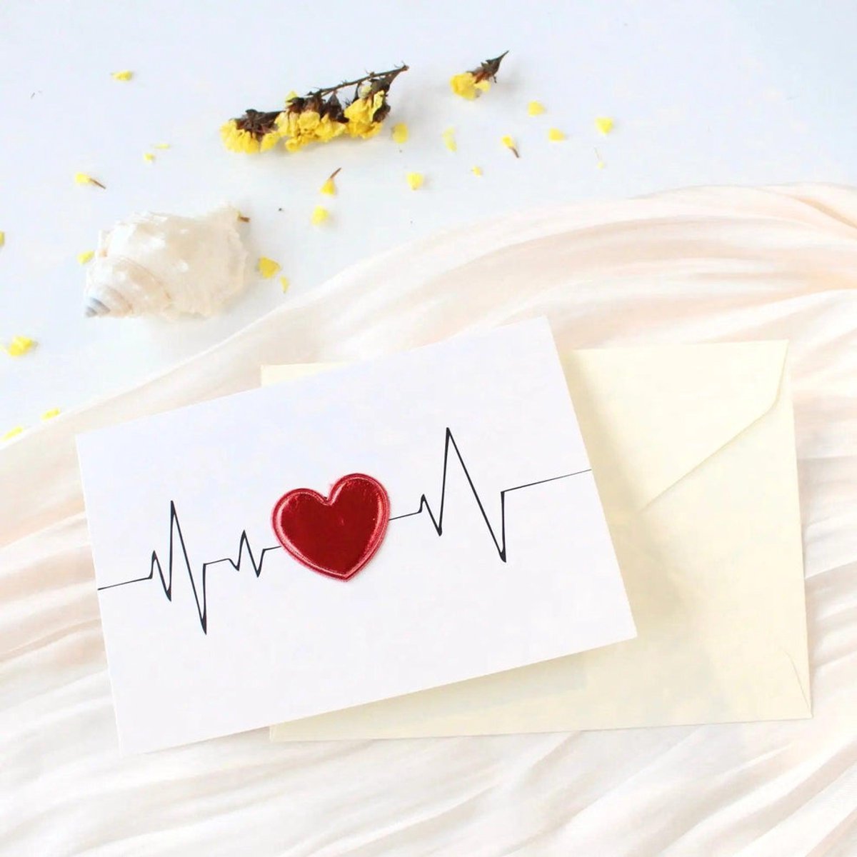 Exclusieve ECG Hartslag Kaart met 3D rood folie hart + Linnen Envelop – Romantic Gift for Him/Her | Love Greeting Card with Classy Envelope | Carte de voeux d'Amour | Unisex